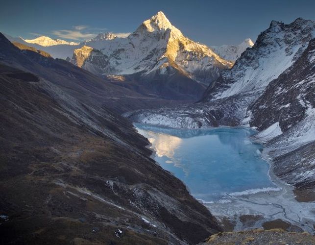 Ama Dablam and Tsho Rolpa ( glacier lake ) on ascent to Chola La