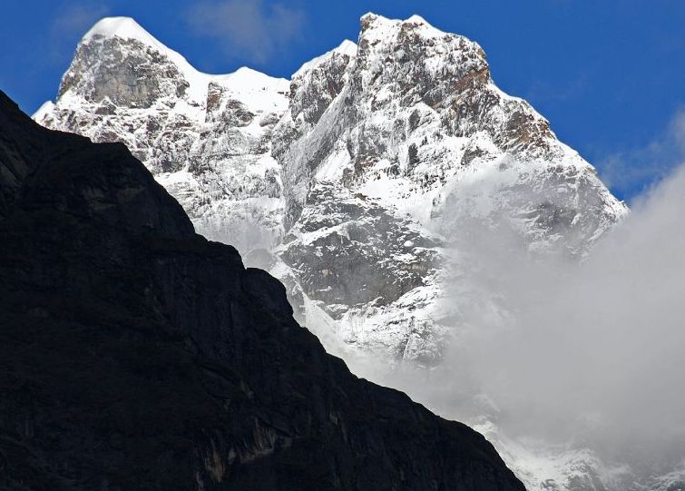 Peak 7 ( 6105 metres ) in the Barun Valley