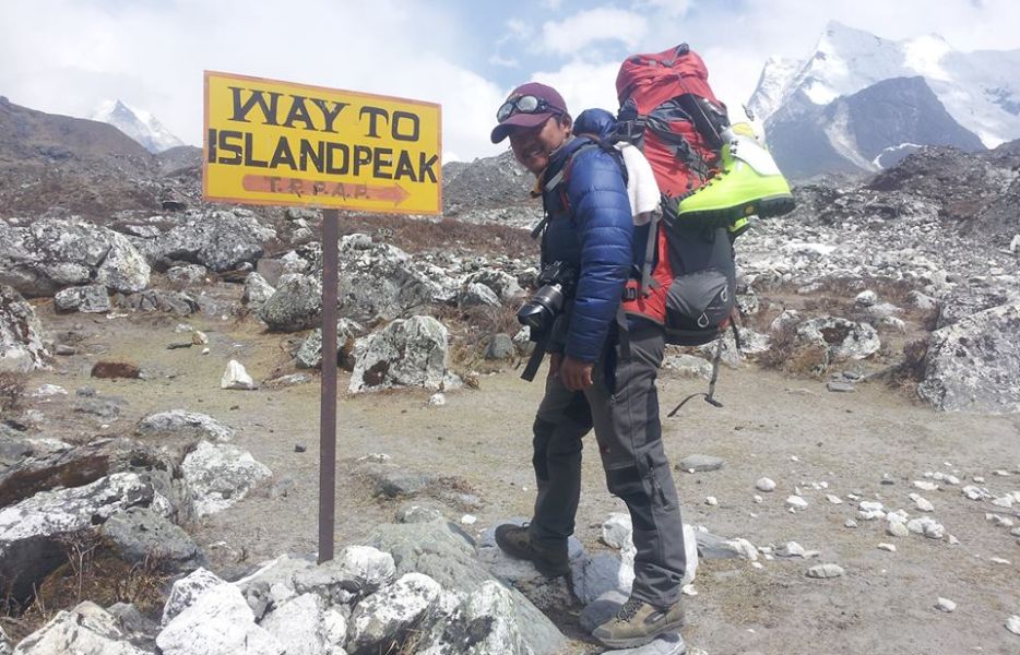 Signpost to Island Peak ( Imja Tse )