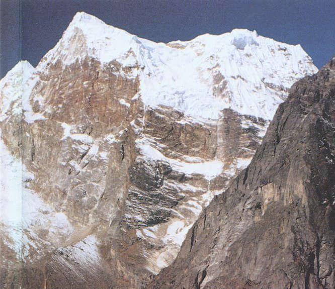 Kusum Kanguru East Face on ascent to Mera La