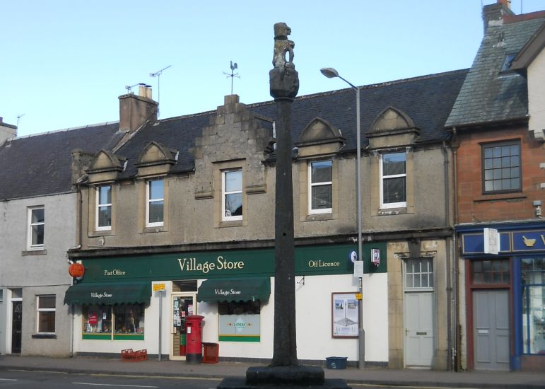 Mercat Cross in Doune village square