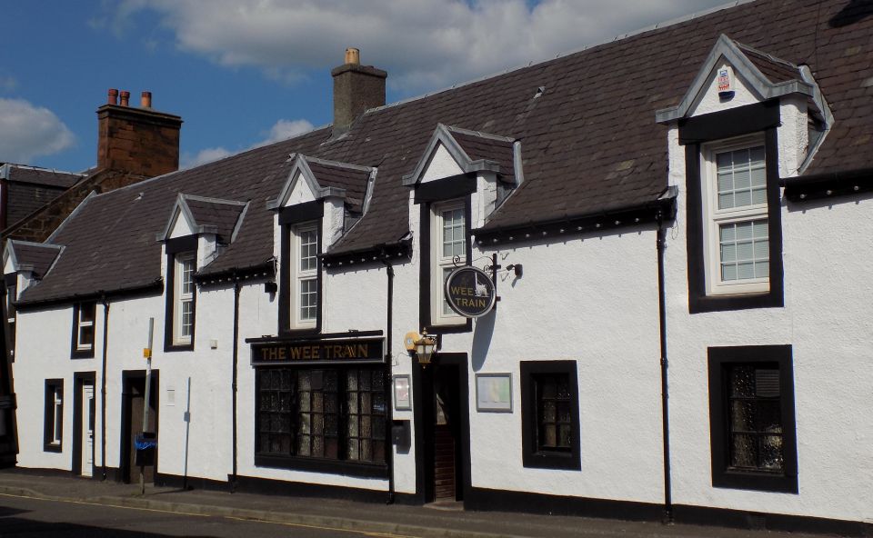 "Wee Train" pub in Galston