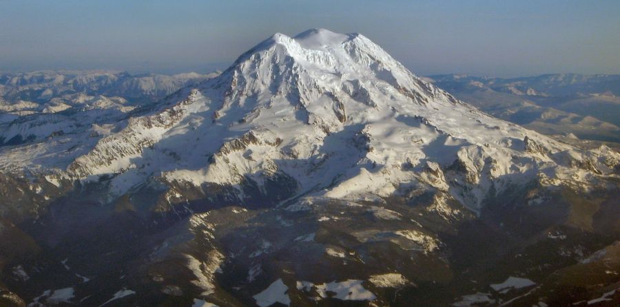 Mount Rainier ( 4392m ) Pacific Ranges, Washington State, USA from Colquhoun Peak